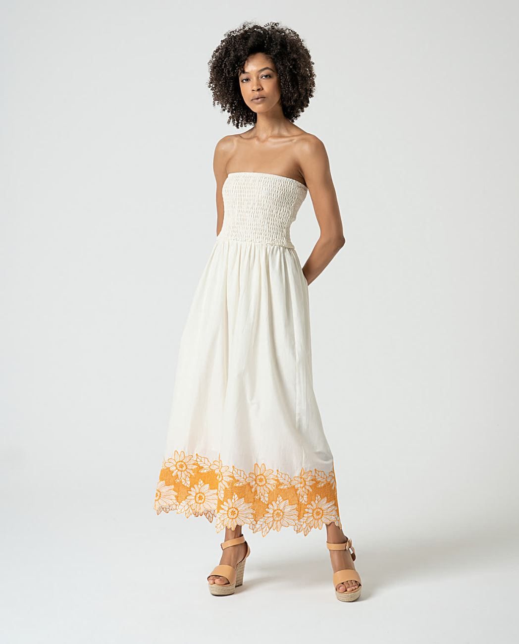 surkana vestido largo bardot bordado bajo beige