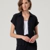 surkana camisa entallada sin mangas negro