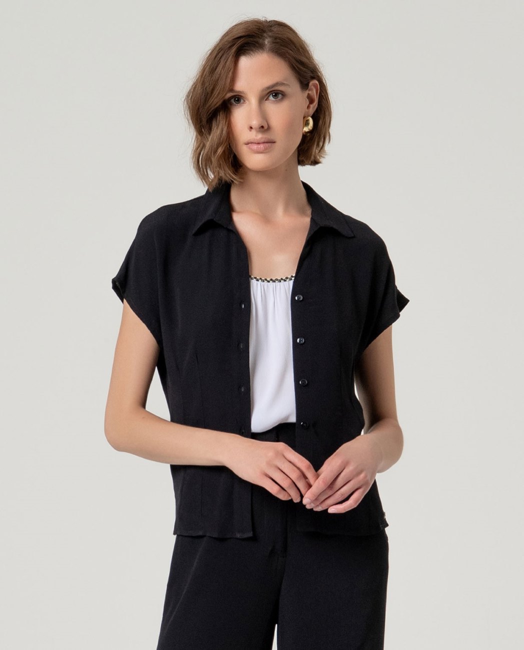 surkana camisa entallada sin mangas negro