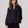 surkana blusa ancha escote pico negra