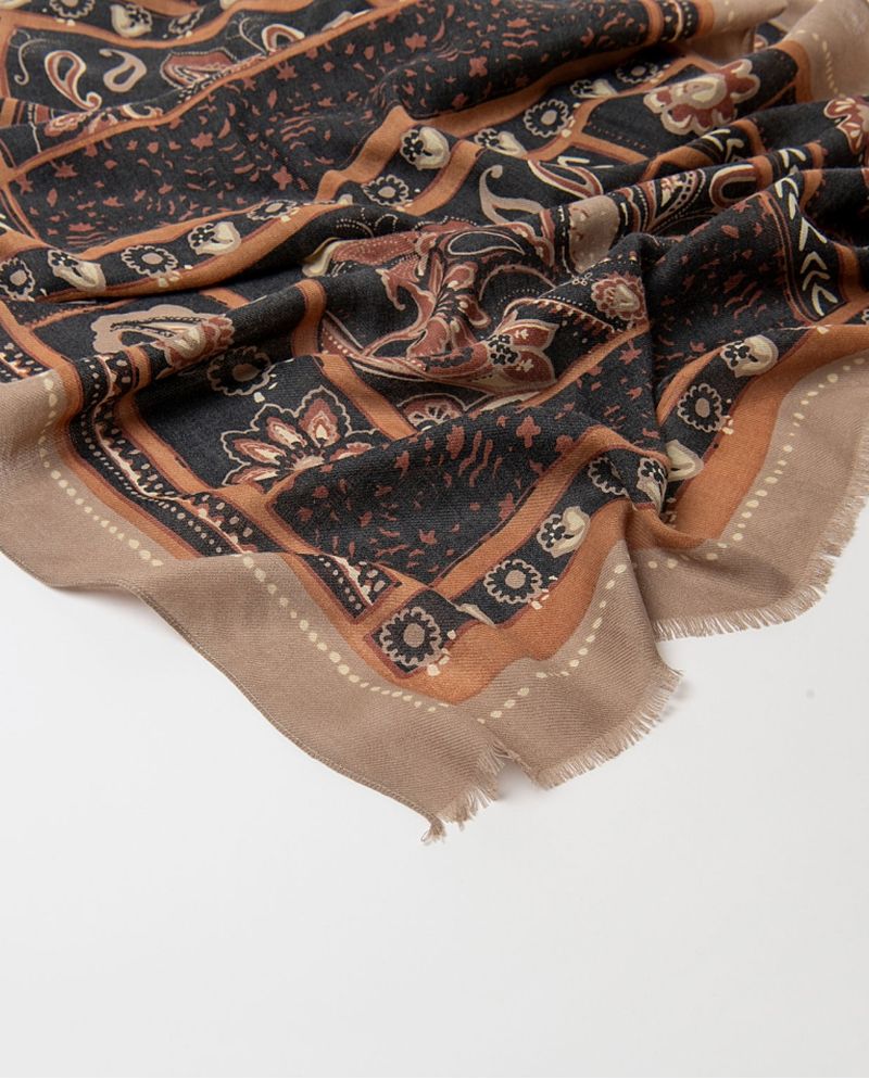 surkana panuelo estampado paisley negro