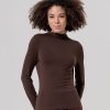 surkana camiseta cuello alto chocolate