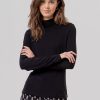 surkana camiseta cuello alto negro